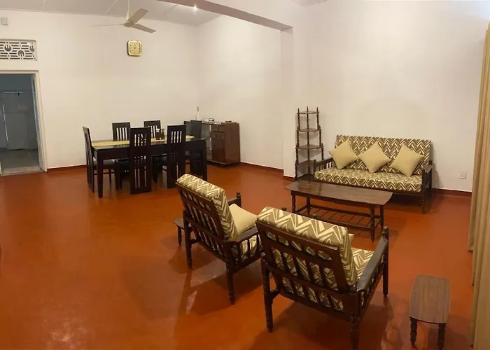 3 Bedrooms Holiday Home In Colombo 06