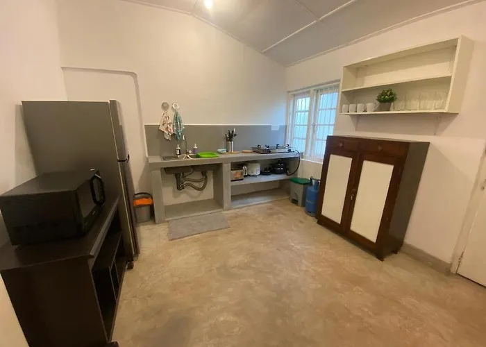 3 Bedrooms Holiday Home In Colombo 06